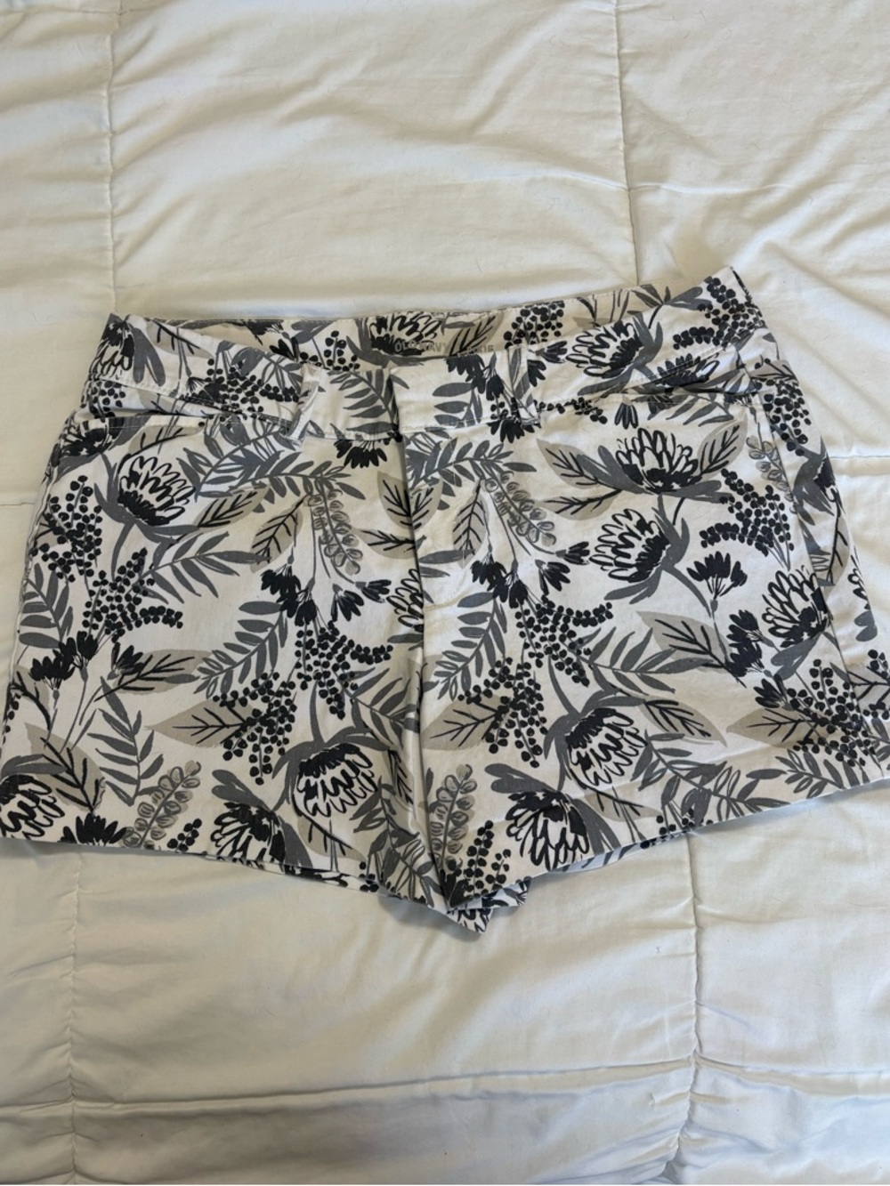 Floral print Old Navy shorts